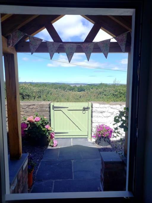 Cosy 2 Bed Cottage Between Snowdonia And The Sea Llandegai Kültér fotó