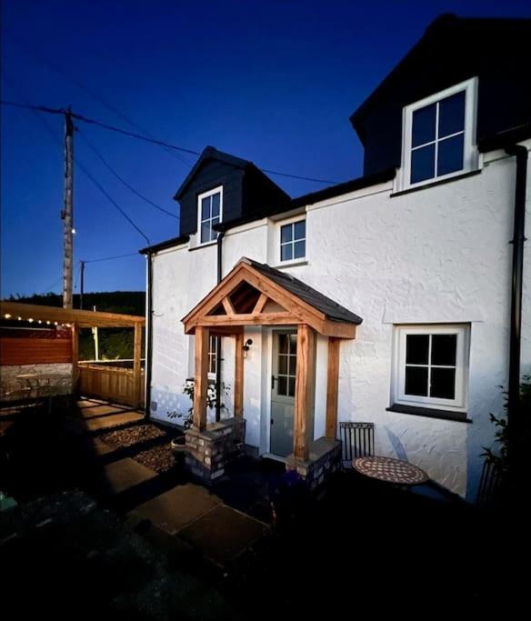 Cosy 2 Bed Cottage Between Snowdonia And The Sea Llandegai Kültér fotó