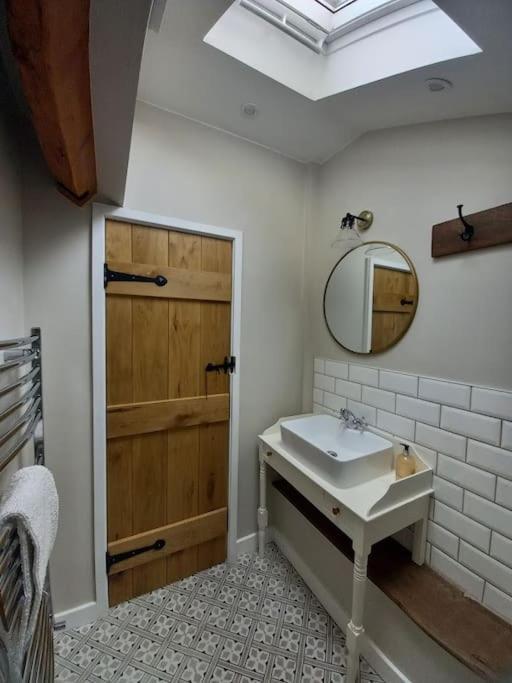 Cosy 2 Bed Cottage Between Snowdonia And The Sea Llandegai Kültér fotó
